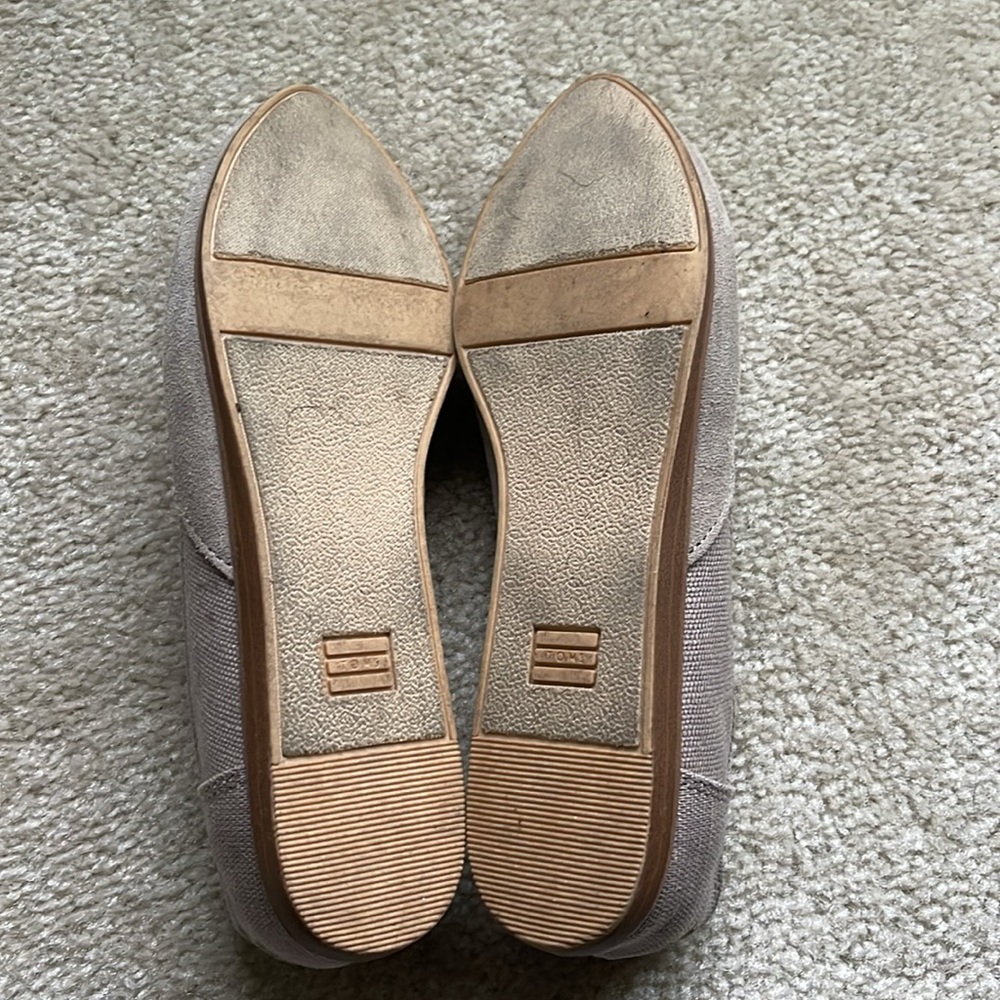Tom’s size 7 flats, taupe suede - Picture 3 of 3